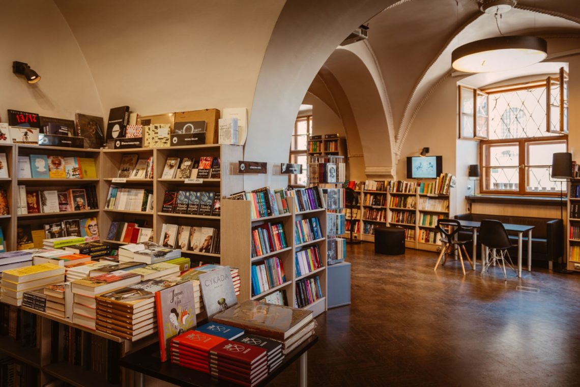 Księgarnia – De Revolutionibus Books&Cafe